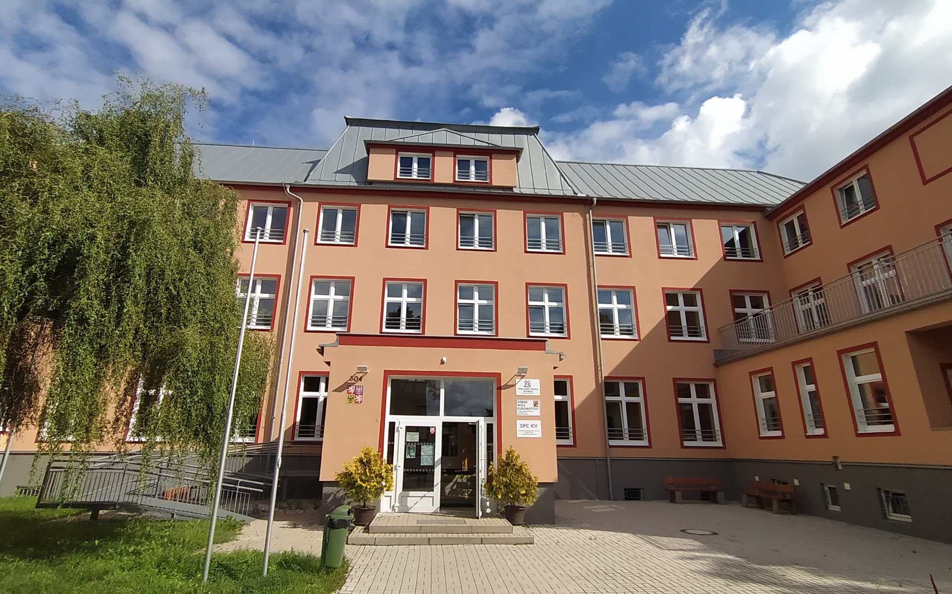 ŠKOLA PO NOVÉ FASÁDĚ 2023