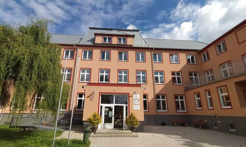 ŠKOLA PO NOVÉ FASÁDĚ 2023