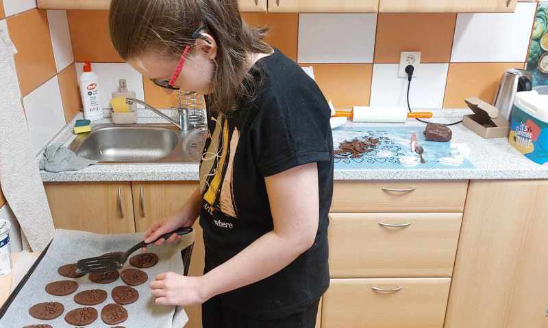 Pečení velikonočních perníčků