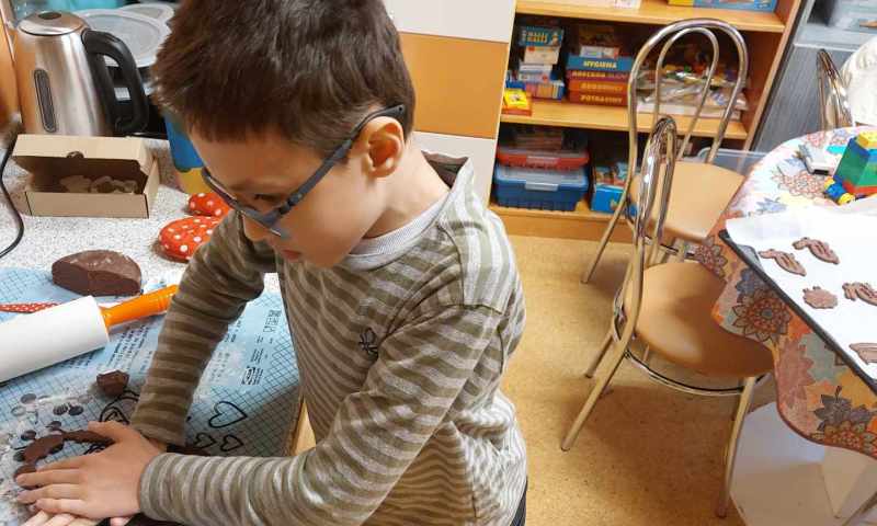 Pečení velikonočních perníčků