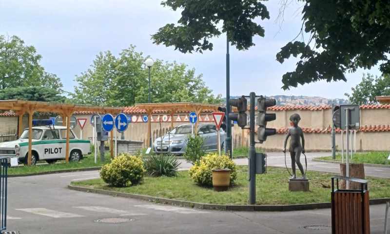 V.B.