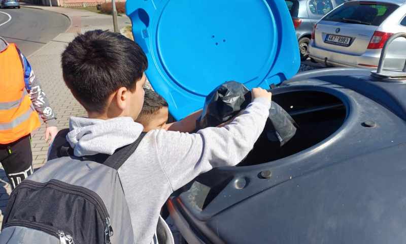 Ukliďme Česko IV.B