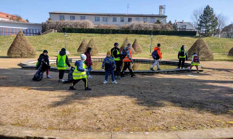 Ukliďme Česko IV.B